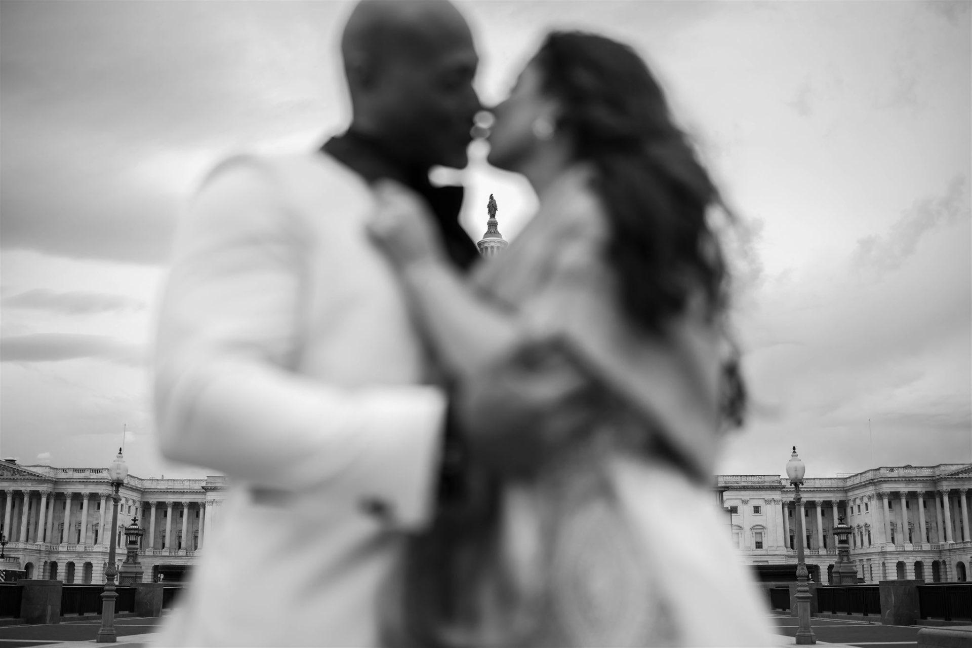 Couple kiss at US Capitol in black and white